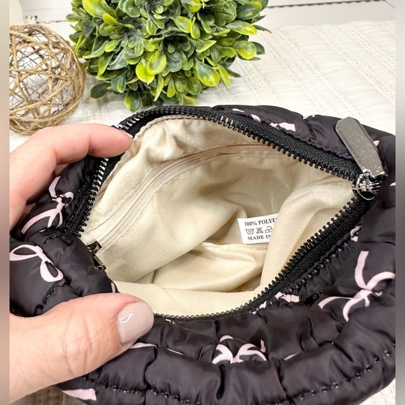 Small Black Puffer Bag with Pink Bows - Picture 4 of 7